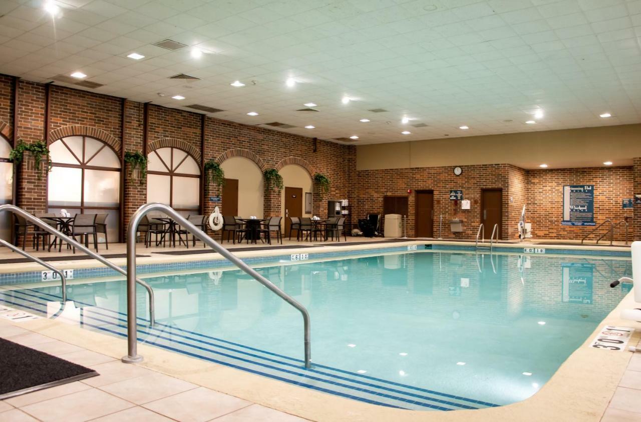 Radisson Hotel And Conference Center Fond Du Lac Esterno foto